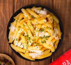 papas fritas con queso crema